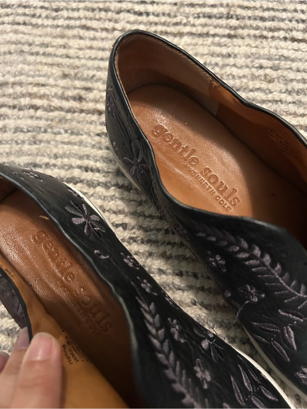Gentle Souls Kenneth Cole Sneaker Sz 6.5 Black Embroidered Leather Slip On Boho - Picture 2 of 9